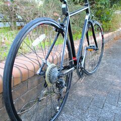 中古自転車 SCHWINN クロスバイク 自転車 9段変速 フレームサイズ480㎜ 取付式LEDライト ブラック 通勤 通学 近所のお出掛けなどにの画像