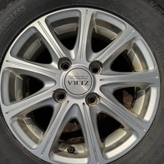 冬用タイヤとアルミホイールの画像