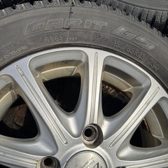 冬用タイヤとアルミホイールの画像