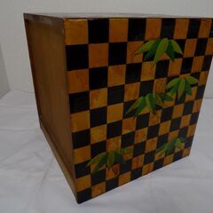 市松模様 竹柄 3段引き出し　経年品　巾305mm　奥行295mm　高さ310mm　【非対面取引です】の画像