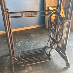 シンガーミシン台テーブルの画像