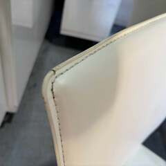 人気白色Ikeaダイニングテーブル＆あずま工芸ブライトスタッキングチェア4脚セットUsedの画像