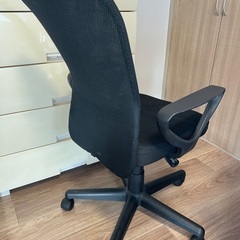 【無料】アイリスプラザ オフィスチェア 肘つき メッシュ 無段階昇降 OFC-M ブラックの画像