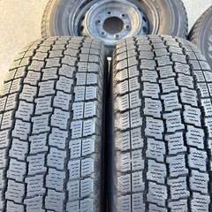 キャラバン　スタッドレス　18物の画像