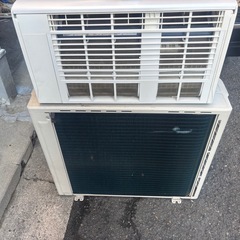 冬セール早期取引割引あり⛄️          　   　　　　お掃除機能付きFUJITSU2018年製14〜16畳の画像