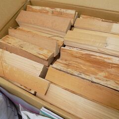 ※お引き取り先決定済み※日本産ヒノキ材の薪＆スーパーマメタン着火剤（使用途中品）＆ヤシガラ成型炭（1個）　3点セット【非対面取引です】　の画像