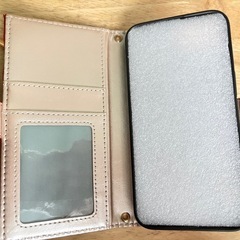 iPhone16e 手帳型ストラップ付きケースの画像