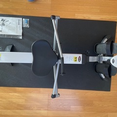ローイングマシーンとフロアマットの画像