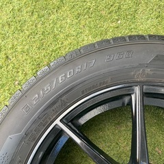 215/60R17 スタッドレスタイヤの画像
