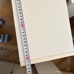 白い本棚の画像