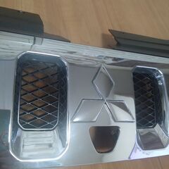 デリカ　D5 純正グリルの画像