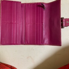 女性向け長財布三つ折りタイプの画像