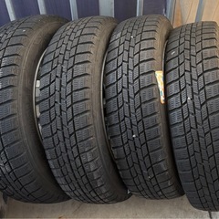 スタッドレスタイヤ155/65R14 75Qの画像