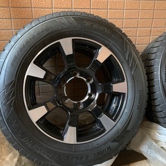 ハイエースキャラバン215/65-16スタッドレスの画像