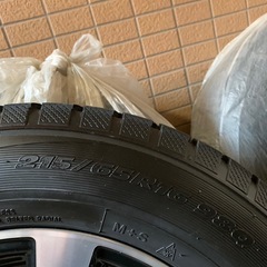 ハイエースキャラバン215/65-16スタッドレスの画像