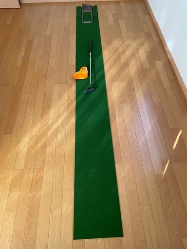 ゴルフバッグとパター練習用マット