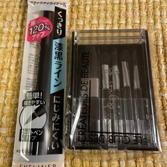 アクセサリーと新品コスメの画像