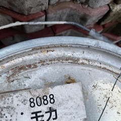 スコップ、つるはし、塗料の画像