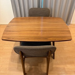 ニトリ　ダイニングテーブル　イス2脚セットの画像