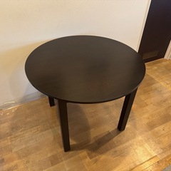 イケアの丸テーブル BJURSNÄS（ビョルクスネース）の画像