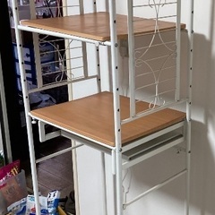 分解してお渡しします！レンジなどが置けます！　棚3段の画像