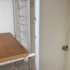 分解してお渡しします！レンジなどが置けます！　棚3段の画像
