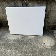 折りたたみテーブルの画像