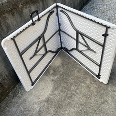 折りたたみテーブルの画像