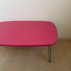 折りたたみテーブルの画像