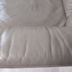 ニトリ2人掛けソファ（革製）の画像
