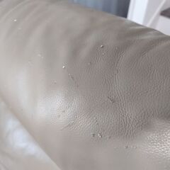 ニトリ2人掛けソファ（革製）の画像