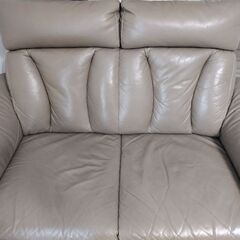 ニトリ2人掛けソファ（革製）