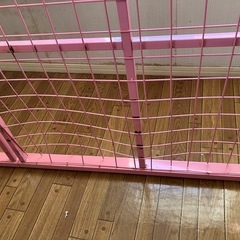 【訳アリ】アイアンフレームベッド（ピンク）の画像