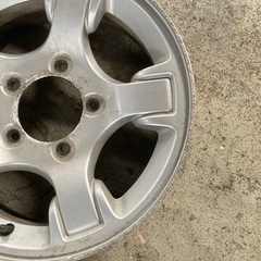 スズキ純正　16×5.5J +22 5H PCD139.7 5H ハブ110 ジムニー　16インチ　5穴　シルバー　の画像