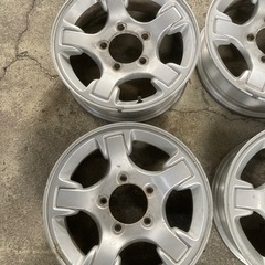 スズキ純正　16×5.5J +22 5H PCD139.7 5H ハブ110 ジムニー　16インチ　5穴　シルバー　の画像