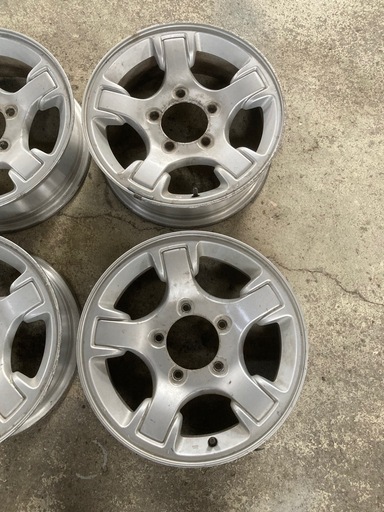 スズキ純正　16×5.5J +22 5H PCD139.7 5H ハブ110 ジムニー　16インチ　5穴　シルバー　