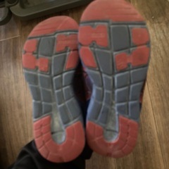 スパイダーマンの靴の画像