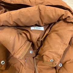 EVRIS ブラウン　オレンジ　フード付きショート丈ダウンジャケットの画像