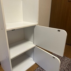 【無料】白の収納棚（扉付き）お譲りしますの画像