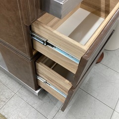 キャスター付きガラスディスプレイキャビネットの画像