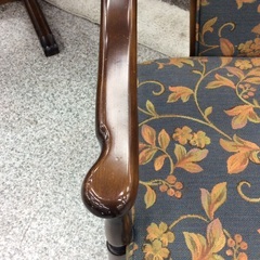 【カリモクのコロニアルシリーズ】ダイニングチェア カリモク　コロニアル チェア　椅子　イス　布製　花柄：ブラウンの画像