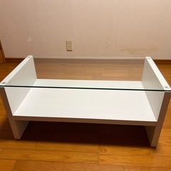 ガラステーブルの画像