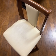 ニトリダイニングテーブル、イス2脚の画像