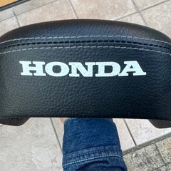 ホンダ  カブ？ CT？ 車種不明 シートとマフラーの画像