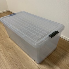 プラスチック衣装ケース&物干し竿の画像