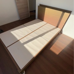 お話中ダブルベッド フレームの画像