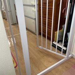 箱付きKATOJI ベビー安全ゲートの画像