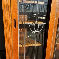 食器棚　アンティーク　ステンドグラスのスライドドアの画像