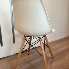 リプロダクト　イームズチェアの画像