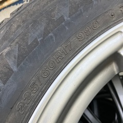 クラウンのスタッドレスタイヤの画像